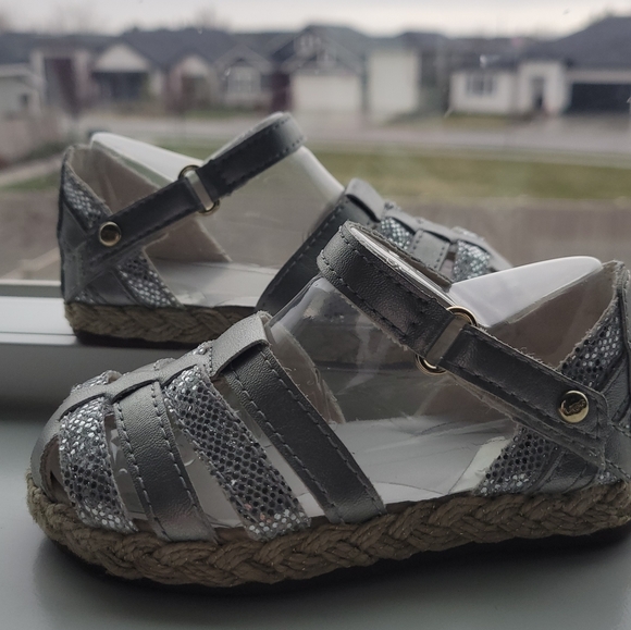UGG | Size 6c Matilde Sparkle Sandals. BRAND NEW - Picture 3 of 5